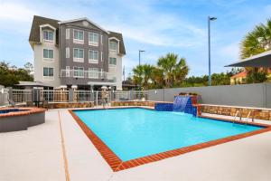 a swimming pool in front of a building at Homewood Suites by Hilton Slidell in Slidell