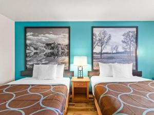 Postel nebo postele na pokoji v ubytování Super 8 by Wyndham Ogallala + 37 fotografií