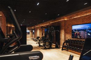 Hotel SAX Paris, LXR Hotels & Resorts的健身中心和/或健身设施