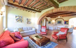 Χώρος καθιστικού στο Awesome Home In Marciano Della Chiana
