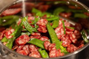 a pot of food with green asparagus and shrimp at 西安明城墙永兴坊桔子水晶酒店 in Xi'an