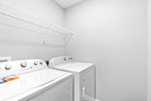 Fotografie z fotogalerie ubytování 1-Mile to Downtown Clarksville Queen-City Comfort v destinaci Clarksville