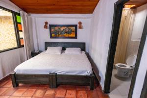 Postel nebo postele na pokoji v ubytování HOTEL COMPOSTELLA