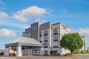 Το κτήριο όπου στεγάζεται το ξενοδοχείο