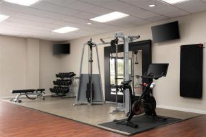 Fitness centrum a/nebo fitness zařízení v ubytování DoubleTree by Hilton Virginia Beach