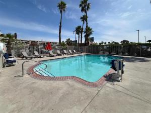 Bazén v ubytování Motel 6 Las Vegas, NV - Strip nebo v jeho okolí