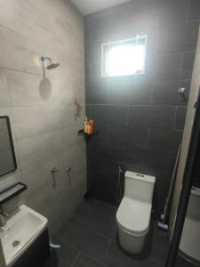 Koupelna v ubytování MYRA Homestay Jalan Pasir Mas-Salor + 7 fotografií