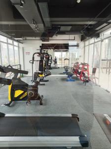 Pusat kecergasan dan/atau kemudahan kecergasan di NEW Condo in Cebu City with Pool & WiFi +3 gambar