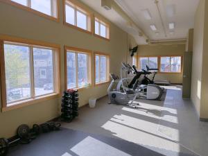 Γυμναστήριο ή/και όργανα γυμναστικής στο Canmore Top Floor Mountain View Retreat