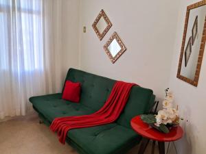 Foto de Apê de 01 Quarto sala e cozinha - 5 min do Centro com Garagem