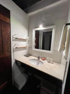 Ванная комната в CLIFFSIDE - Boutique Hotel & Spa