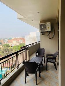 Fotografie z fotogalerie ubytování The SUNset, Zirakpur 3bhk flat for families only v destinaci Zirakpur