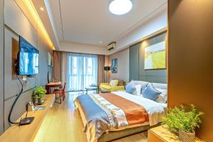 Ένα ή περισσότερα κρεβάτια σε δωμάτιο στο Kaifeisi International Hotel Apartment