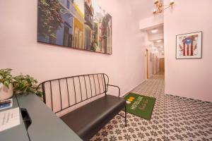 Posezení v ubytování Room 9 Sleek & Serene Stay in San Juan