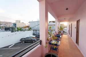 Balkón nebo terasa v ubytování Room 9 Sleek & Serene Stay in San Juan