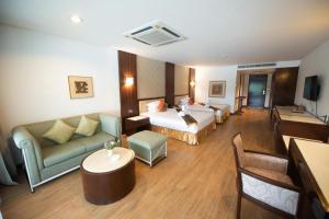 Televisyen dan/atau pusat hiburan di Pinehurst Golf Club and Hotel