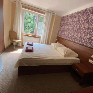 Postel nebo postele na pokoji v ubytování Hotelik Wulpink Majdy Olsztyn