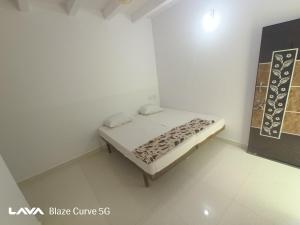 Ένα ή περισσότερα κρεβάτια σε δωμάτιο στο The Nest House Femily room