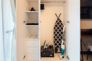 Billede fra billedgalleriet på Urban Studio Apartment In Goldcrest Views Jlt i Dubai