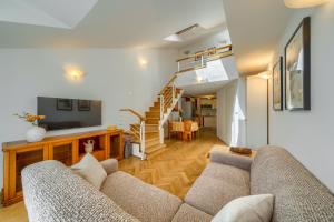 een woonkamer met een bank en een trap bij Apartments Eternity in Split