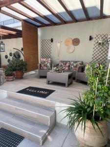 Uma área de estar em Alkistis House