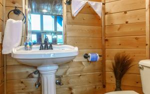Vannituba majutusasutuses Rockytop Hideaway