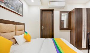 Itsy Hotels K K Residency Staywell客房内的一张或多张床位