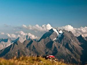 Ein allgemeiner Bergblick oder ein Berglick von der Ferienwohnung aus