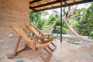 Vrt ispred objekta SAYA Nest Self-Service Home in Rainforest Nest with Kitchen - Monkeys, Bats, Pet Friendly with a Fee