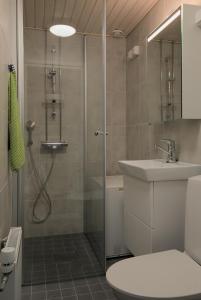 Ένα μπάνιο στο Casa Kaisa,cozy one-bedroom apartment, free parking