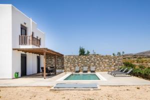 Bazén v ubytování Cato Agro 1, Seafront Villa with Private Pool nebo v jeho okolí