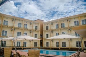 Bazén v ubytování Hotel Inter Tete nebo v jeho okolí
