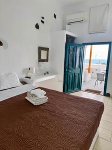 a bedroom with a bed with towels on it at Manias Fira Residences in Fira