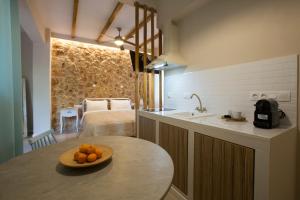 Nhà bếp/bếp nhỏ tại HOTEL KASTRI GARDEN APARTMENT
