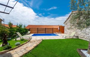 Πισίνα στο ή κοντά στο Beautiful Home In Lupoglav