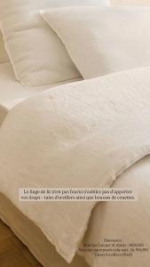 Un pat sau paturi într-o cameră la Cap ESTEREL Village , AGAY 4prs Climatisé-WIFI-Parking INCLUS +56 fotografii