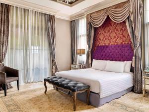 Postel nebo postele na pokoji v ubytování Mövenpick Resort Khao Yai