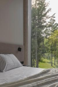 Postel nebo postele na pokoji v ubytování LAJOS Hotel