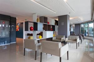 Кухня или мини-кухня в Wyndham Salvador Hangar Aeroporto

