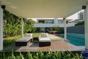 Bazén v ubytování GOA BLUE SEA 3Bhk Villa with 2 Pvt Pools nebo v jeho okolí