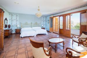 a bedroom with a bed and a table and chairs at Maravilloso chalet con piscina en Baza in Baza +36 photos