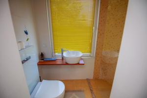 A bathroom at Villa Atlas