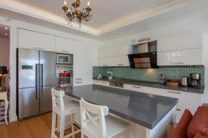 A kitchen or kitchenette at Villa Atlas