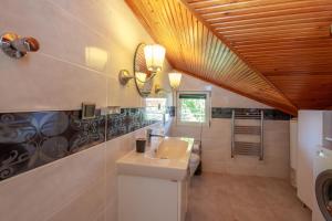 A kitchen or kitchenette at Villa Atlas