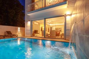 The swimming pool at or close to Villa Atlas