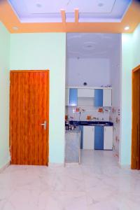 Kuchyň nebo kuchyňský kout v ubytování Entire home in Modipuram