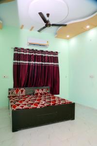 Postel nebo postele na pokoji v ubytování Entire home in Modipuram