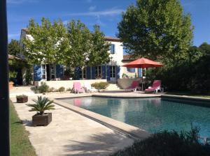 Bazén v ubytování La bastide de Cocagne nebo v jeho okolí