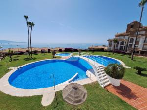 Bazén v ubytování El Mirador "Lujo para 6 personas" nebo v jeho okolí