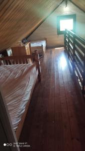 a attic room with two bunk beds and a window at Le petit chalet in Gapennes